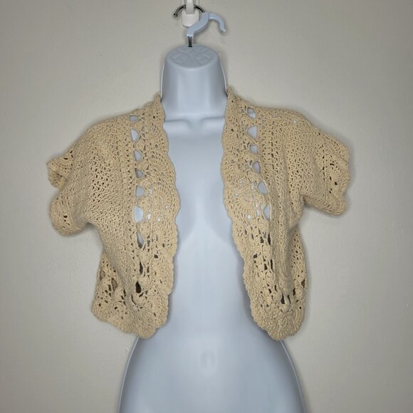 American Vintage Sweaters - Vintage y2k No Boundaries tan crochet knit cropped short sleeve cardigan size M